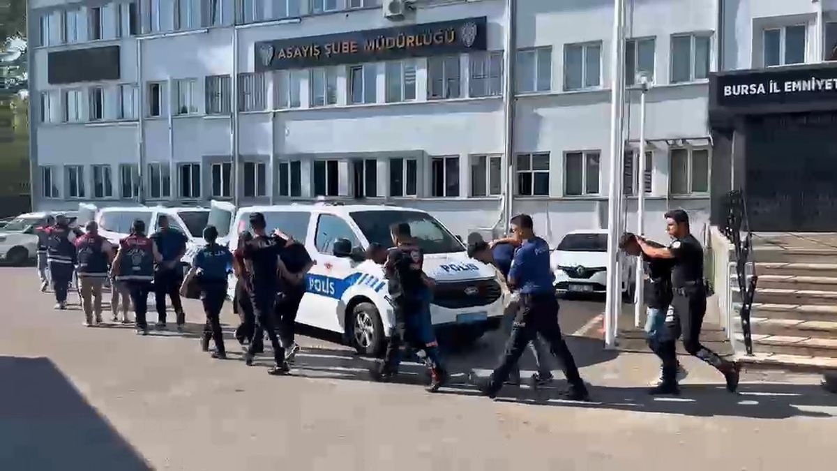 Bursa’da zorla hesap açtırıp kara para aklayan çeteye operasyon: 2 tutuklama