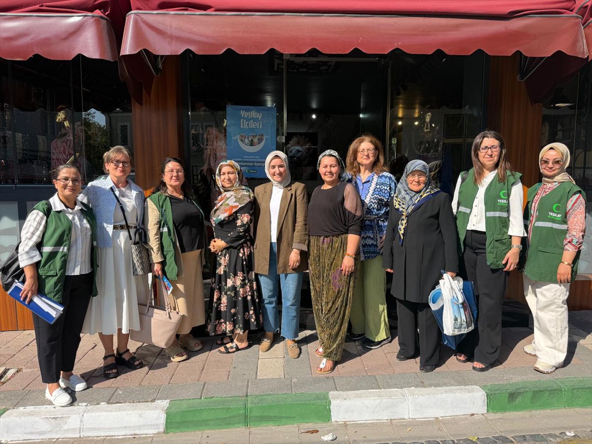 Yeşilay'dan Bayramiç'te Esnaf Ziyareti