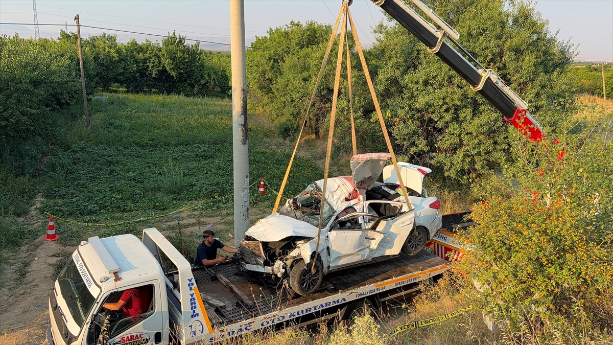 Sultandağı'nda Otomobil Şarampole Devrildi: 2 Ölü, 2 Yaralı