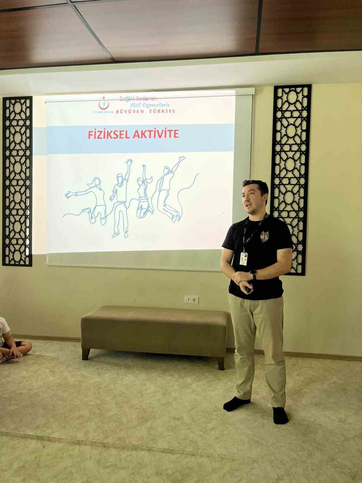 Akçakoca'da Gençlik Merkezi'nde sağlıklı yaşam eğitimi verildi