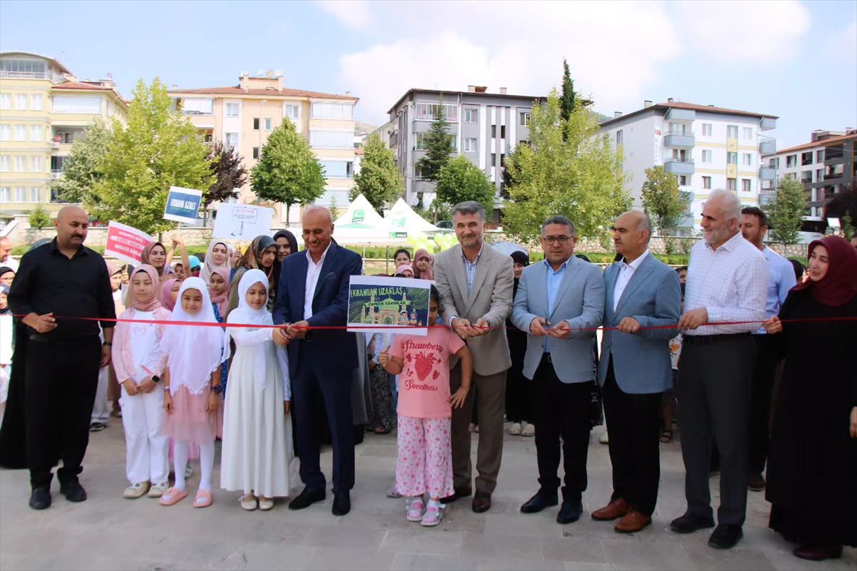 Amasya'da 'Ekrandan Uzaklaş, Camiye Yakınlaş' Projesi Kapsamında Bağımlılıkla Mücadele Resim Sergisi Açıldı