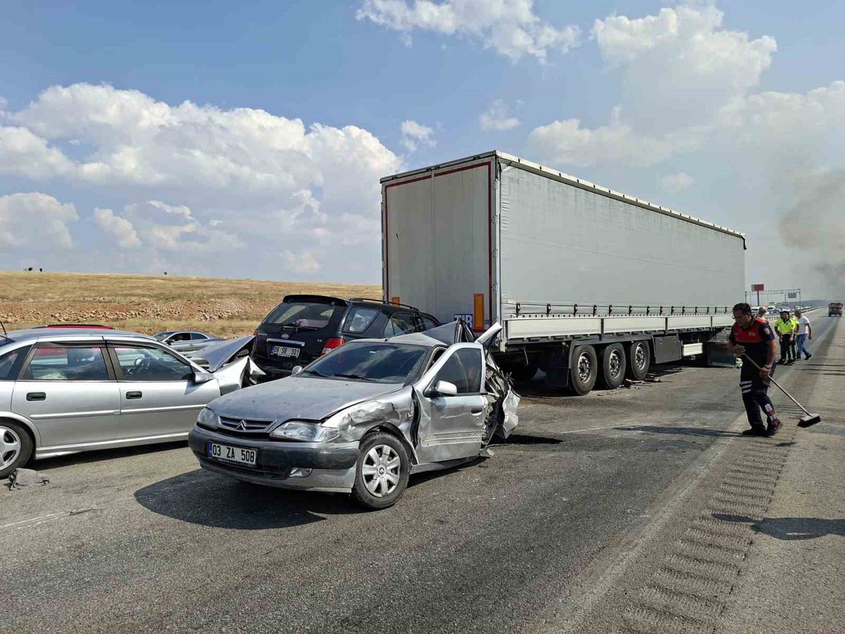 Anız Yangını Dumanı 13 Aracı Çarpıştırdı