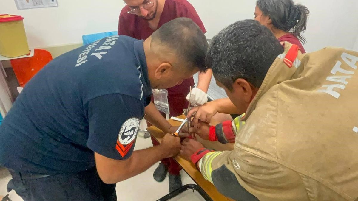 Hatay'da Kadının Parmağı Blenderden İtfaiye Ekiplerince Kurtarıldı