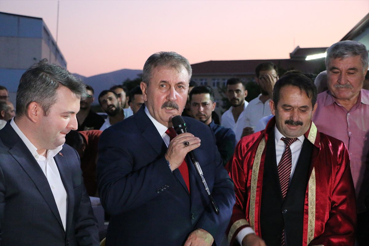 BBP Lideri Destici, Eskişehir'de Düğünde Nikah Şahitliği Yaptı
