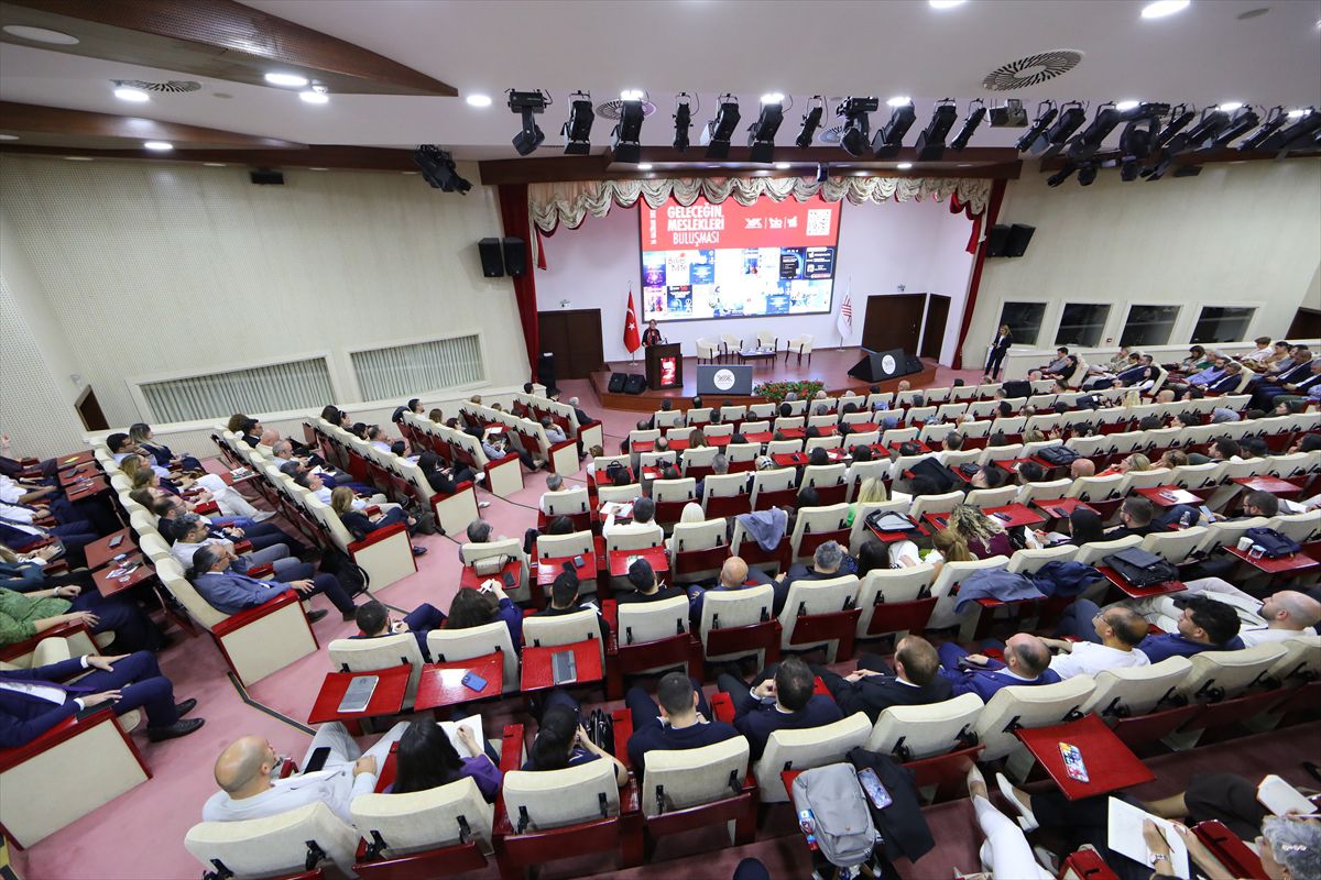 YÖK'ten Bilim Kafe ile Geleceğin Meslekleri Buluşması