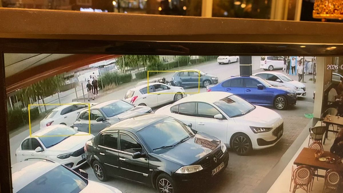 İnegöl'de Kaza: Otomobiller Çarpıştı, Motosikletli Çift Son Anda Kurtuldu