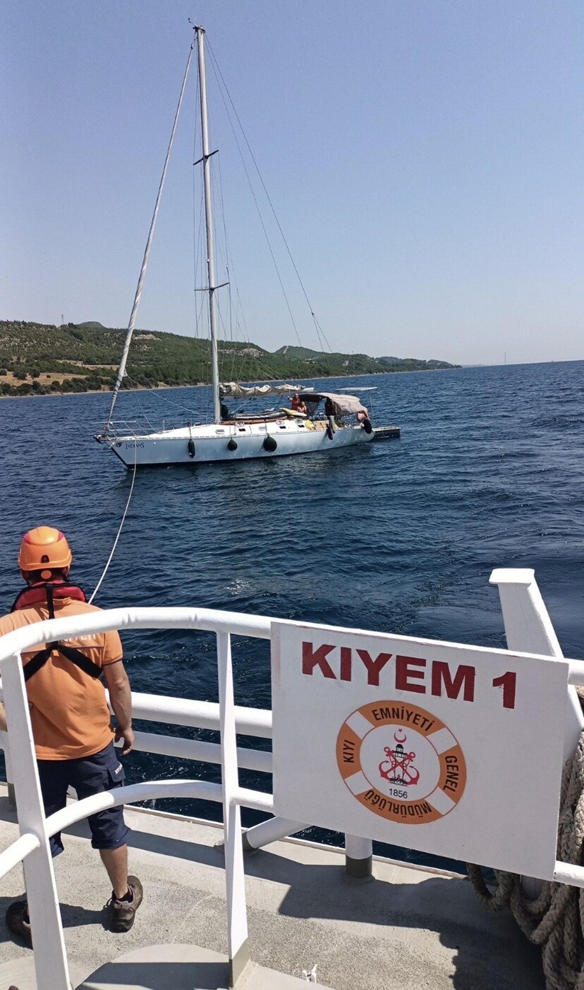 Çanakkale Boğazı'nda Arıza Yapan Tekne Kıyı Güvenliği Tarafından Kurtarıldı