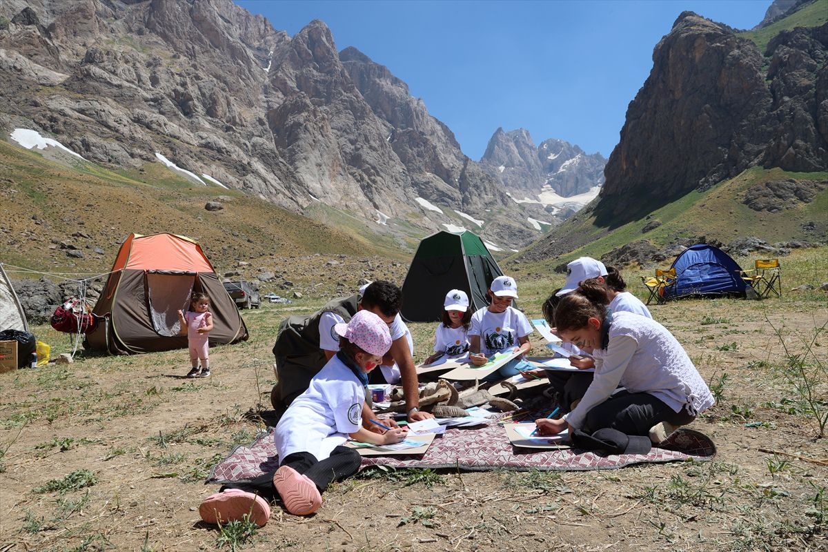 Hakkari’de Doğayla Büyüyen Aileler Kampı