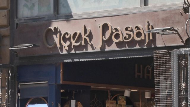 cicek pasaji nin girisinde acilan dondurmaci 5 20127687 o