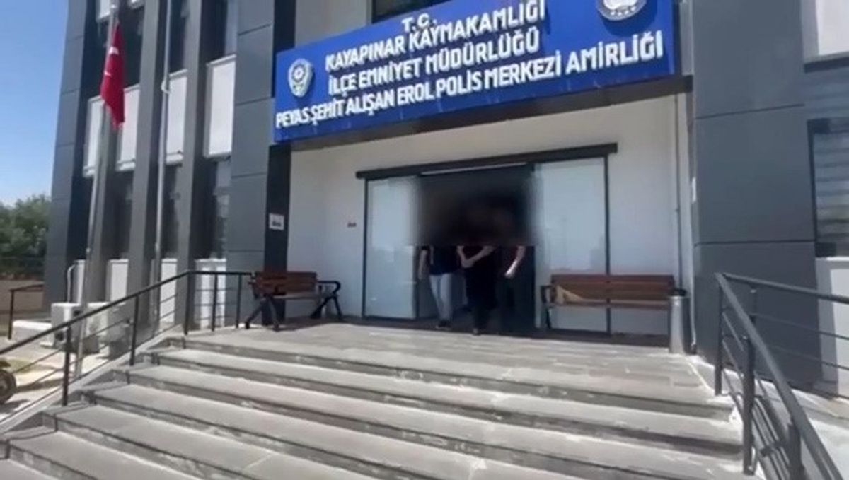 Diyarbakır'da 4 şüpheli silahlarla yakalandı