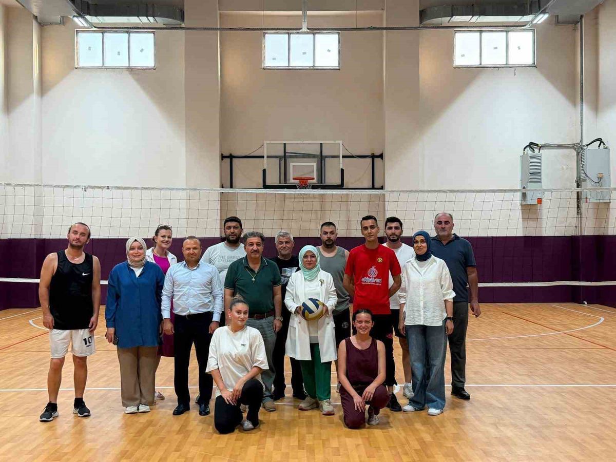 Düzce Milli Eğitim personeli voleybol etkinliğinde buluştu