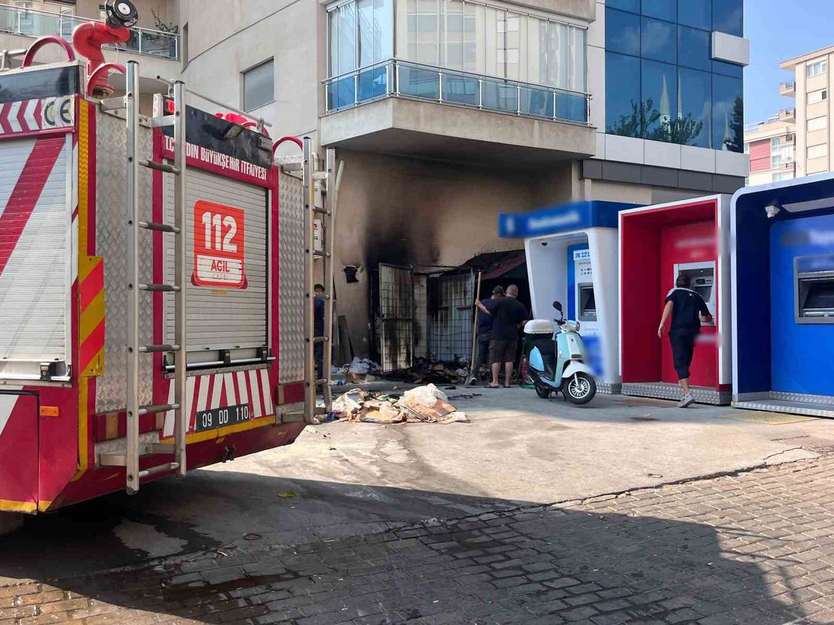 Aydın'da Geri Dönüşüm Kutusunda Kaynak Kıvılcımı Yangına Yol Açtı