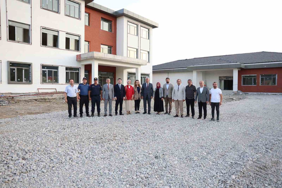 Düzce Valisi Makas, Gölyaka Atatürk Ortaokulu İnşaatını İnceledi