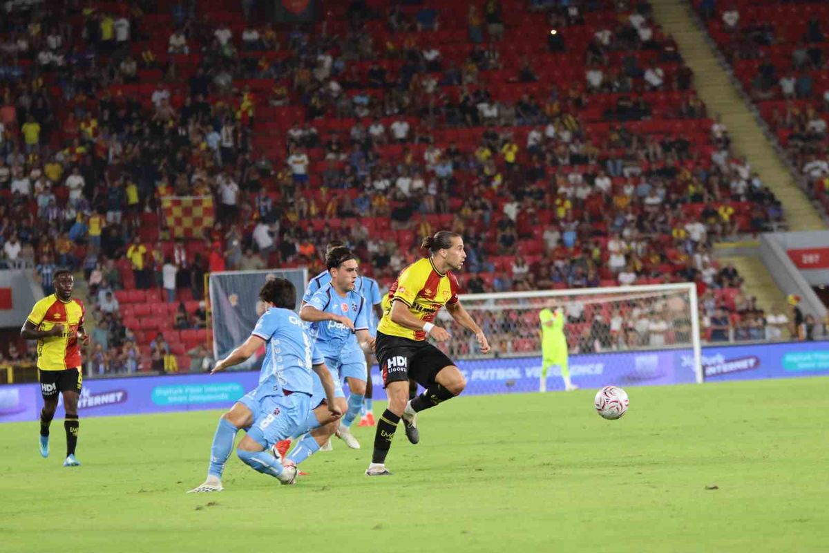 Göztepe, İsmail Köybaşı Jübilesinde Trabzonspor'u 2-1 Yendi