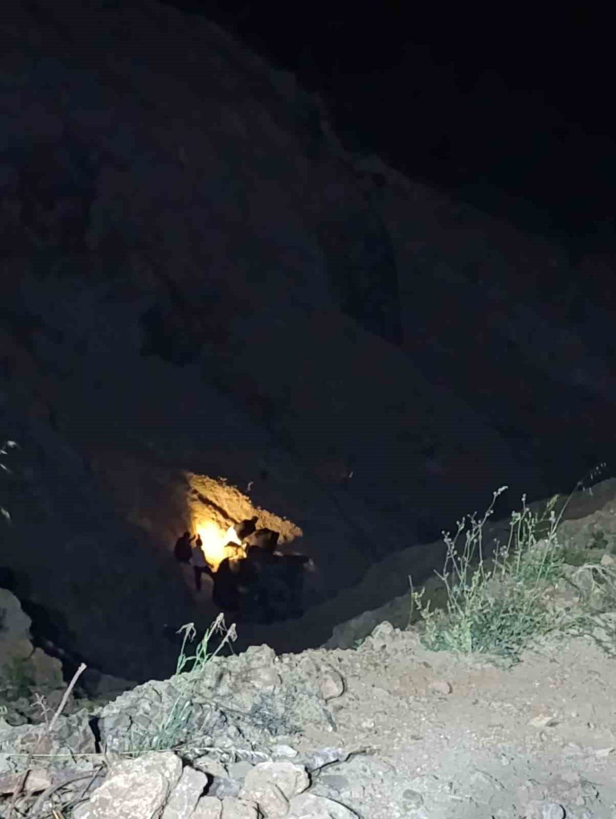 Gümüşhane'de Uçuruma Yuvarlanan Otomobilde 1 Kişi Öldü, 2 Yaralı