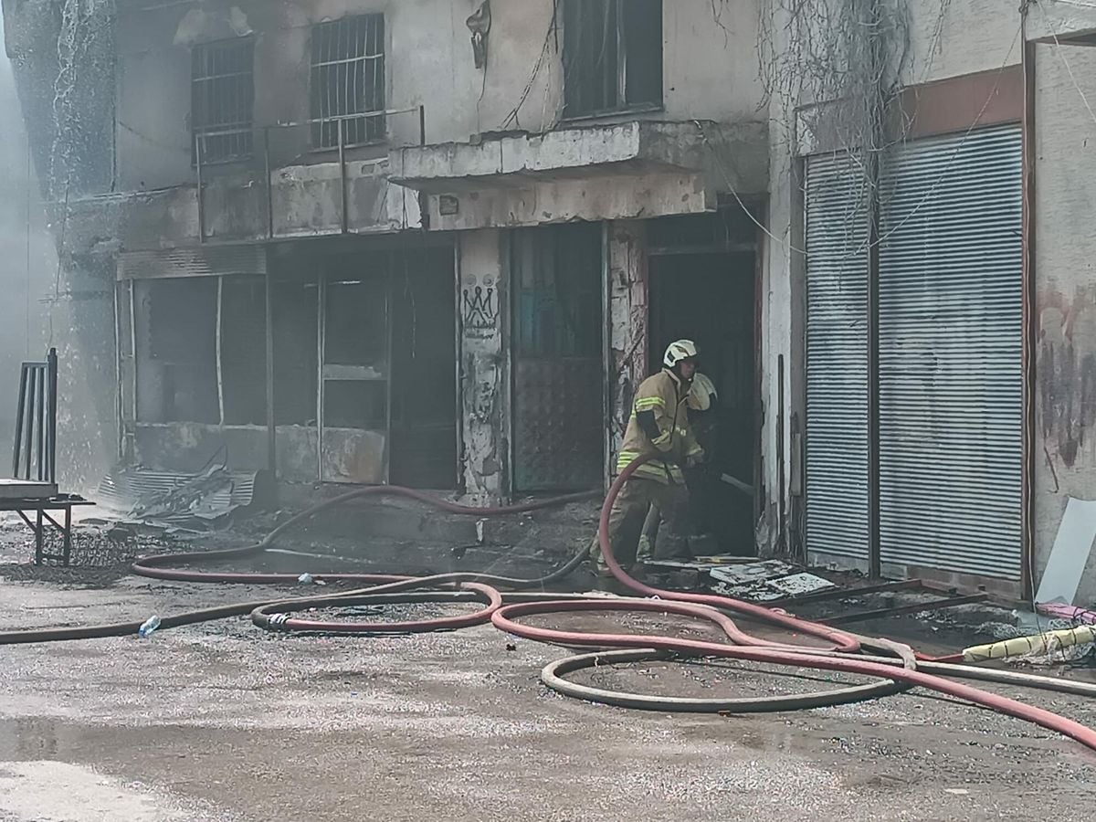 Buca’da sünger deposunda yangın