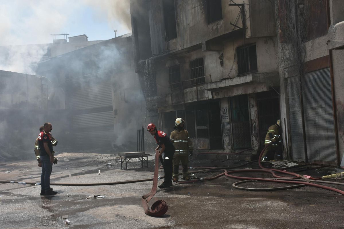 İzmir Buca'da Sünger Deposunda Yangın: Kontrol Altına Alındı