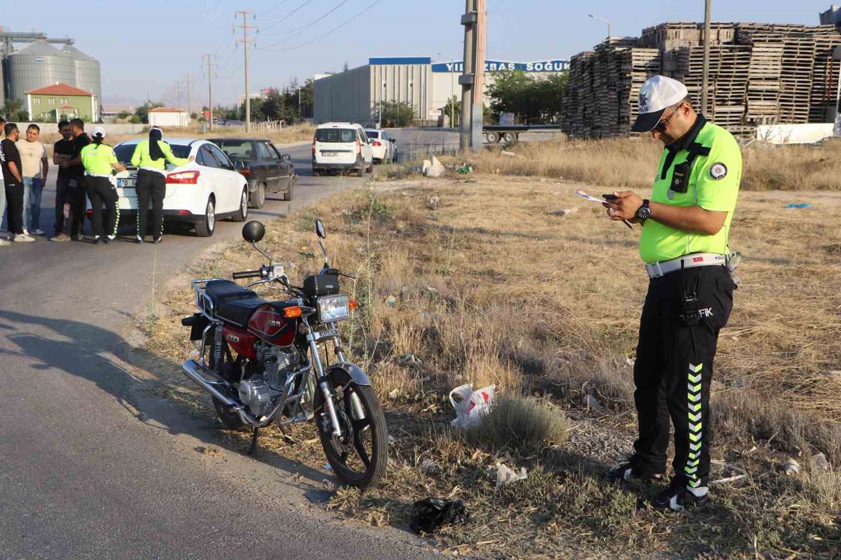 Karaman'da Motosiklet ile Otomobil Çarpıştı: 1 Yaralı