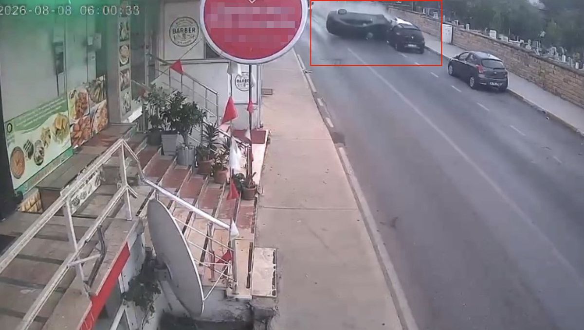 Kartal'da Süratli Otomobil 3 Araca Çarptı: Takla Atıp 100 Metre Sürüklendi