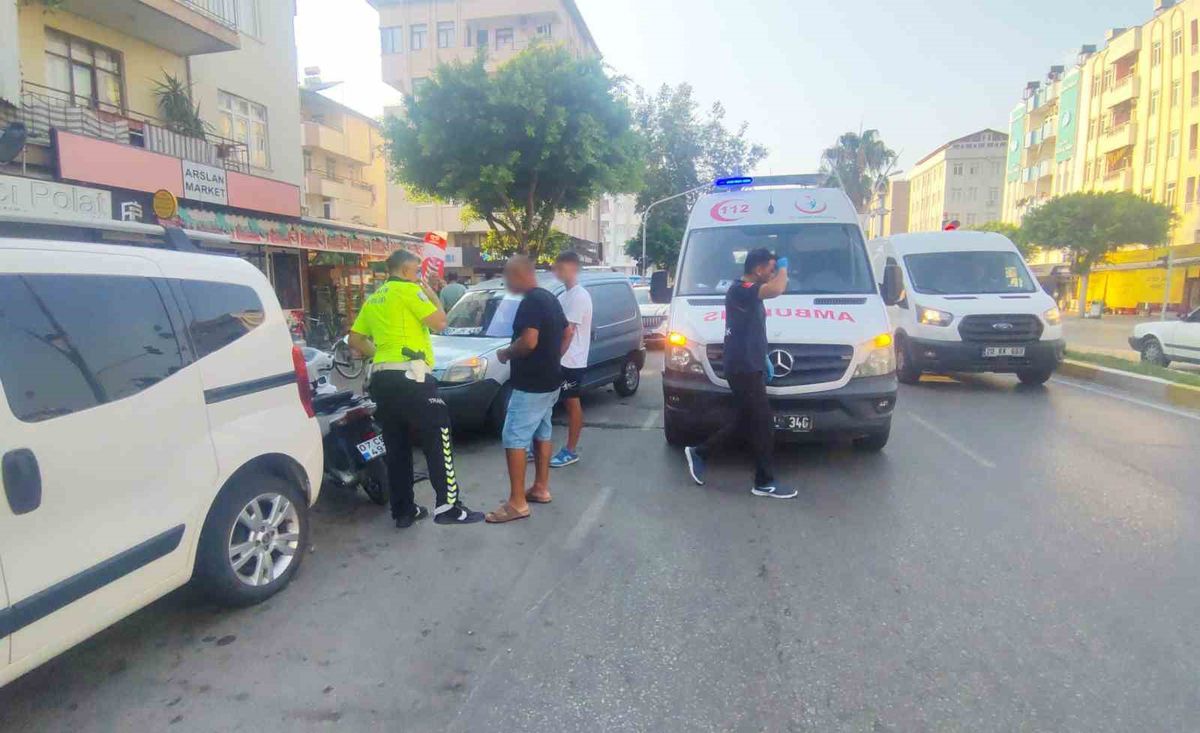 Manavgat'ta Kırmızı Işık İhlali Kazası: Motosikletli Yaralandı