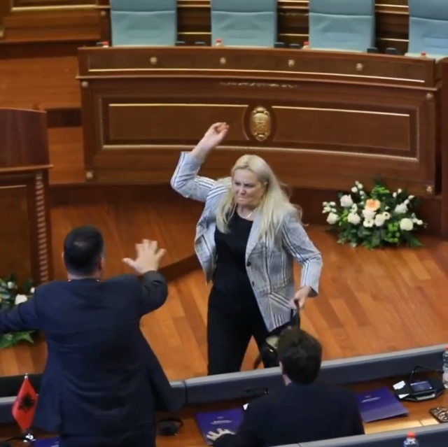 kosova meclisinde basbakan kur 20128296 2002 1 m