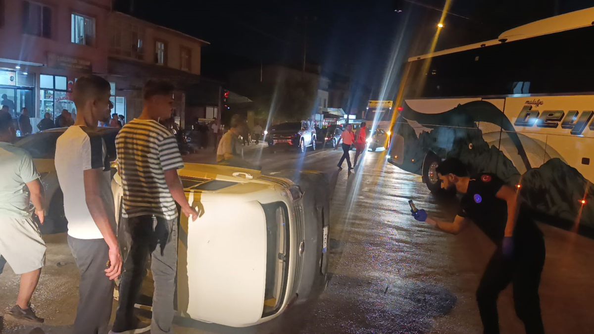 Malatya'da İki Otomobil Çarpıştı: 1 Yaralı