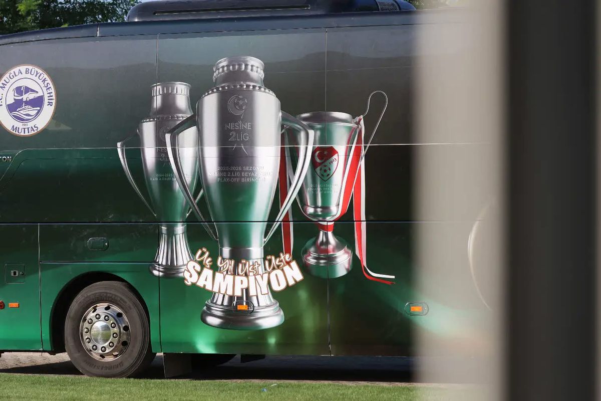 Muğlaspor'un Takım Otobüsüne Şampiyonluk Tasarımı