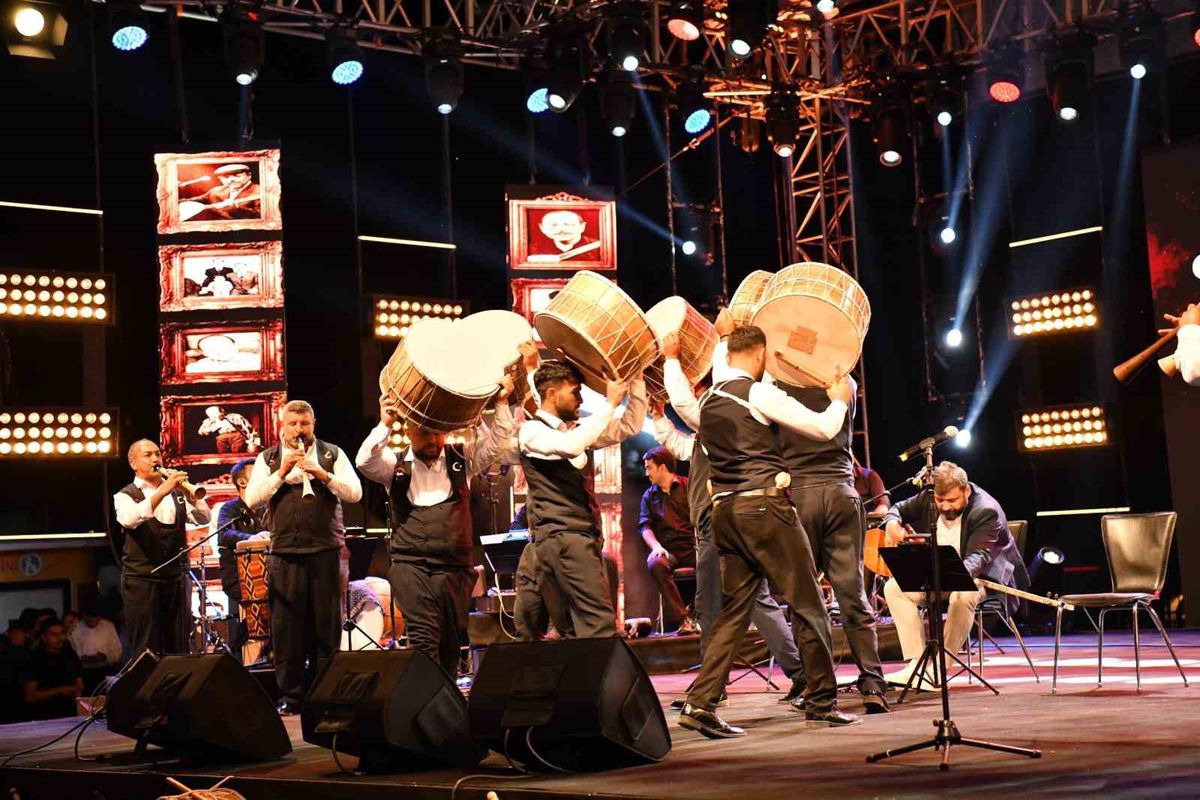 Neşet Ertaş Festivali'nde Cacabey Meydanı Doldu Taştı