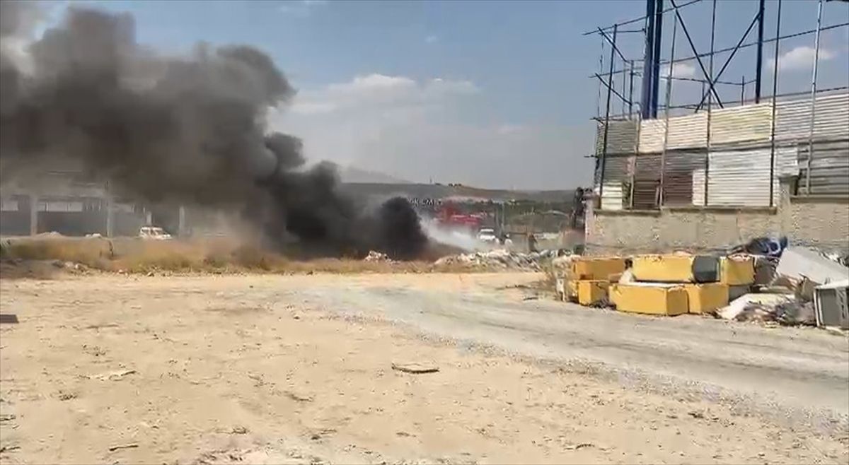 Niğde'de Hurdacıda Yangın: Hasarlı