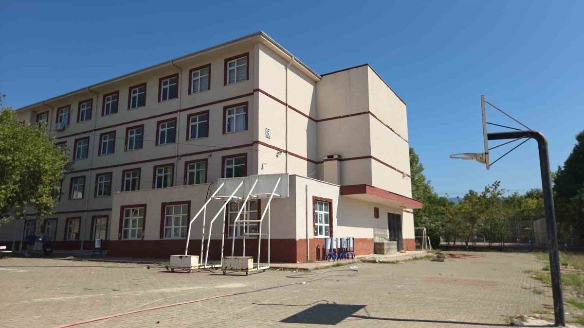 Orhangazi'de Meslek Lisesi İçin Yıkım Başladı