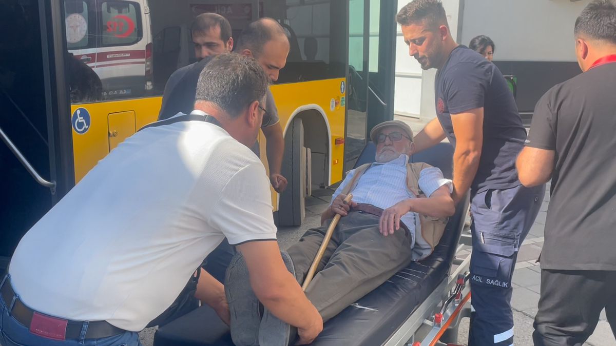 Otobüs Şoförü Fenalaşan Yolcuyu Hastaneye Yetiştirdi