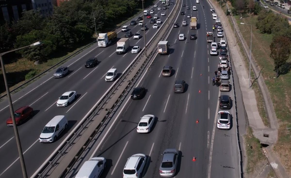TEM'de zincirleme kaza: 10 araç birbirine girdi