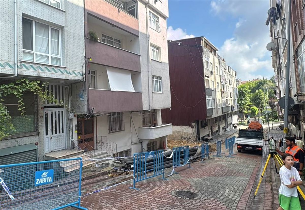 Sultangazi'de İnşaat Kazısı 3 Binayı Tahliye Ettirdi
