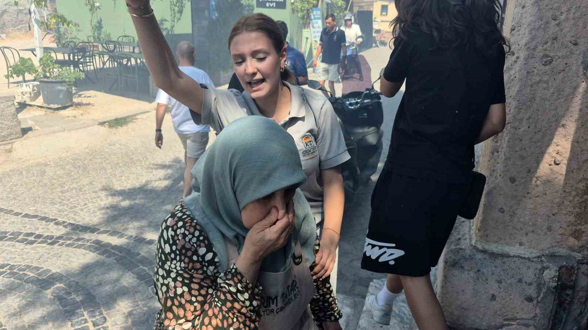 Odunpazarı'nda Tarihi Ev Yangını: Dumandan Korunma Mücadelesi