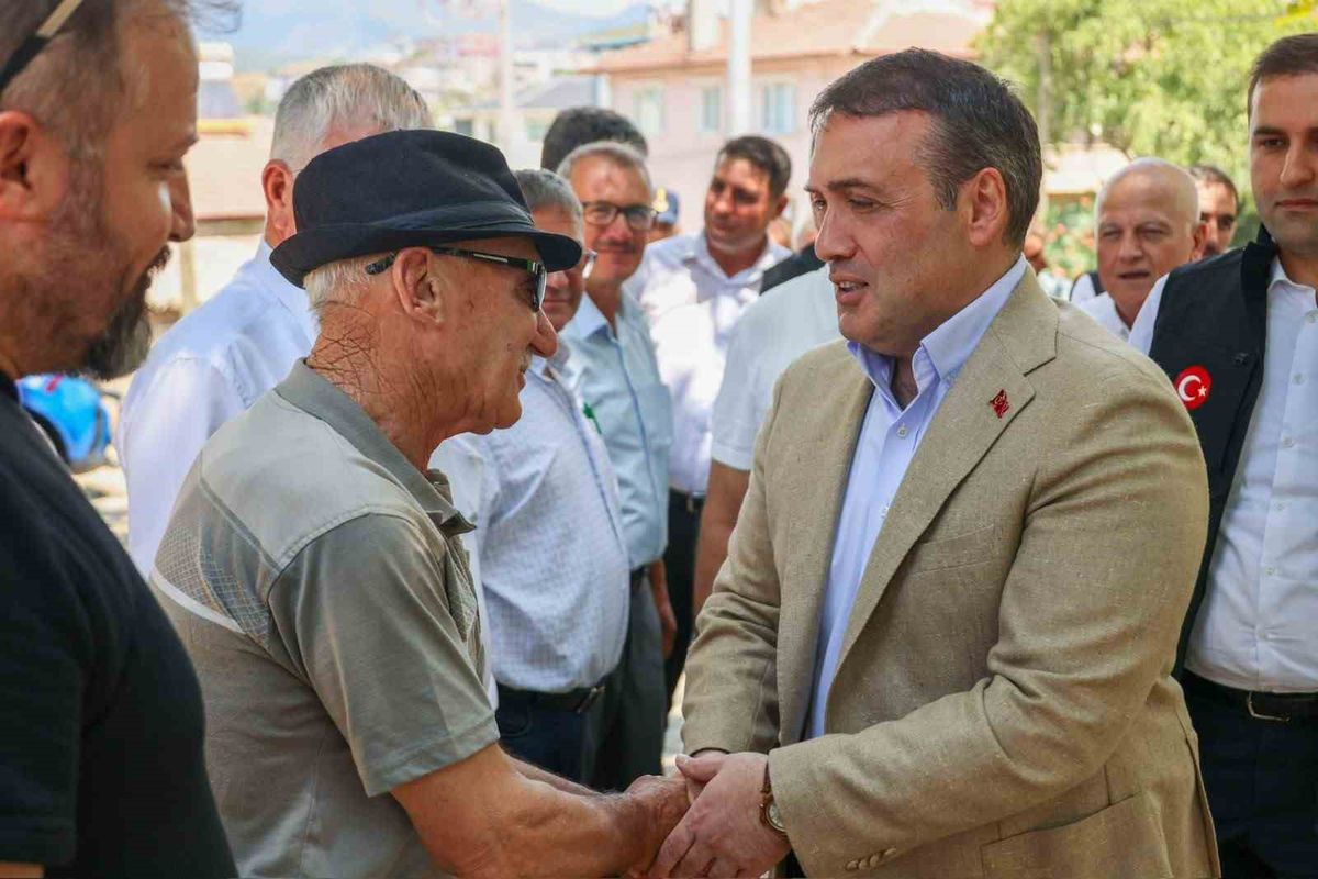 Vali Sözer, Çerkeşli Köyü'nde Cuma Namazı Kıldı ve Vatandaşlarla Buluştu
