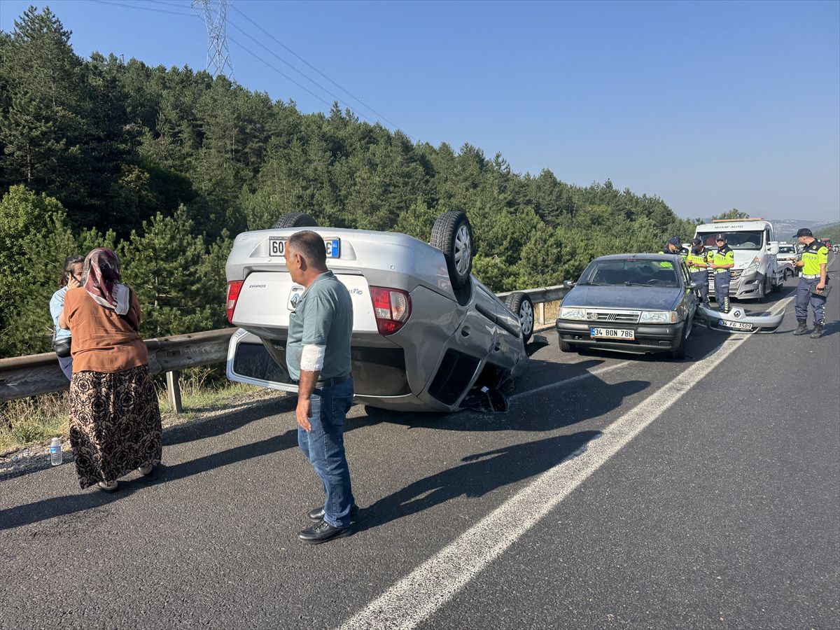Anadolu Otoyolu'nda Trafik Kazası: 3 Yaralı