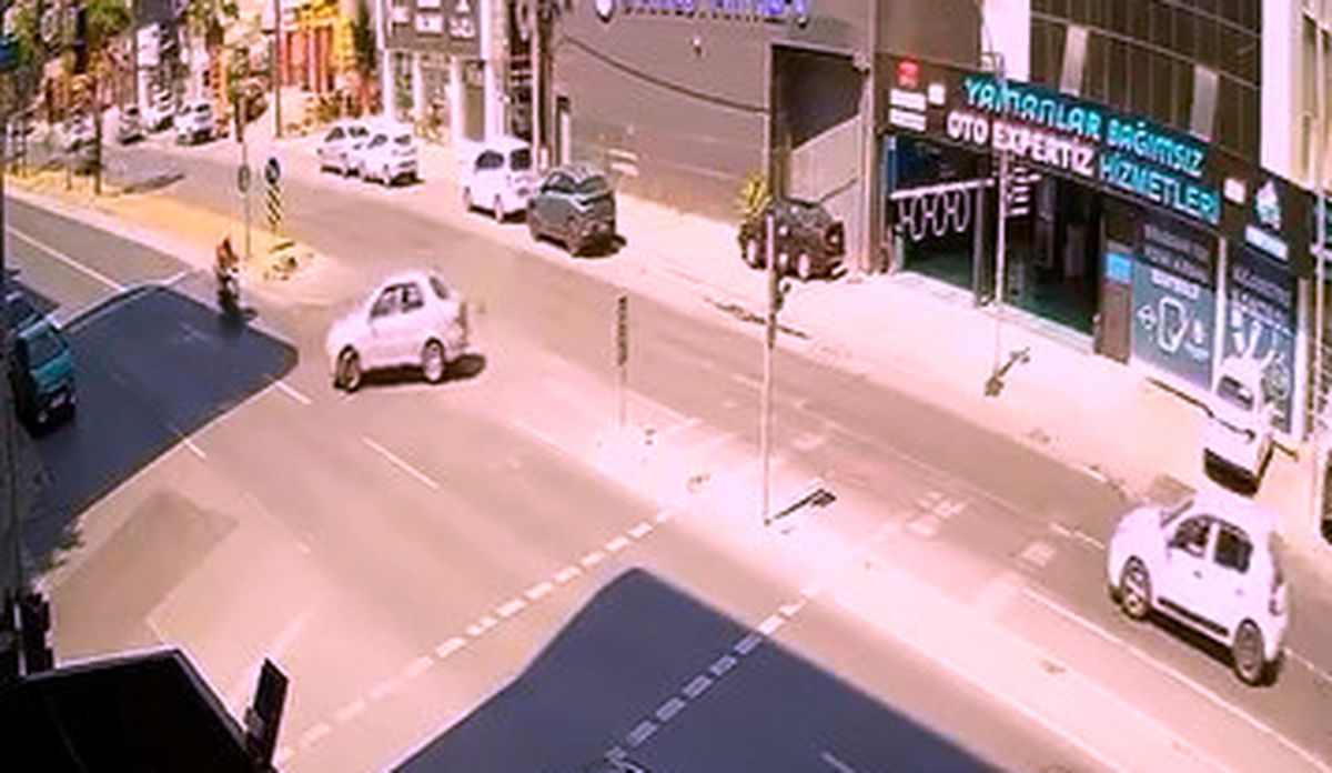Avcılar'da yasak U dönüşü kazaya neden oldu: Motosikletli ağır yaralandı