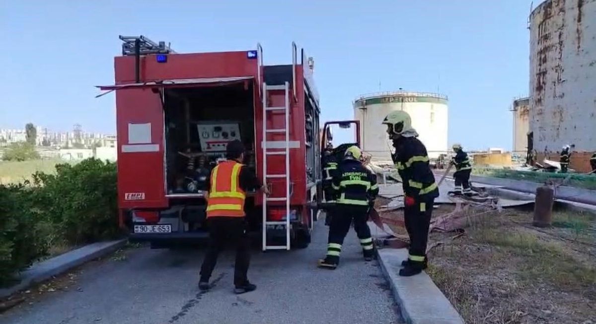 Bakü'de petrol tankında yangın: Kısa sürede söndürüldü