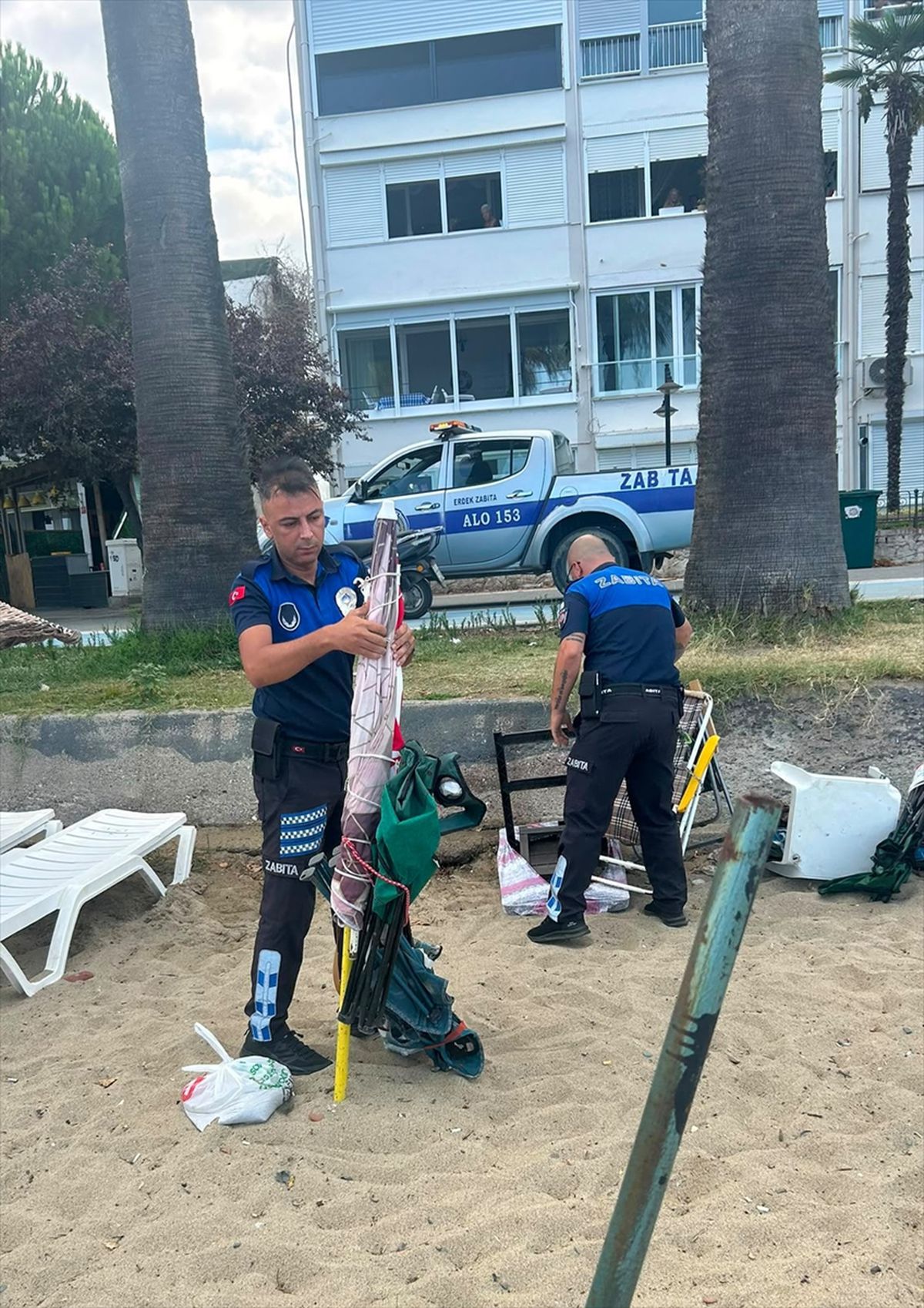 Erdek’te Sahil İşgaline Zabıta Müdahalesi