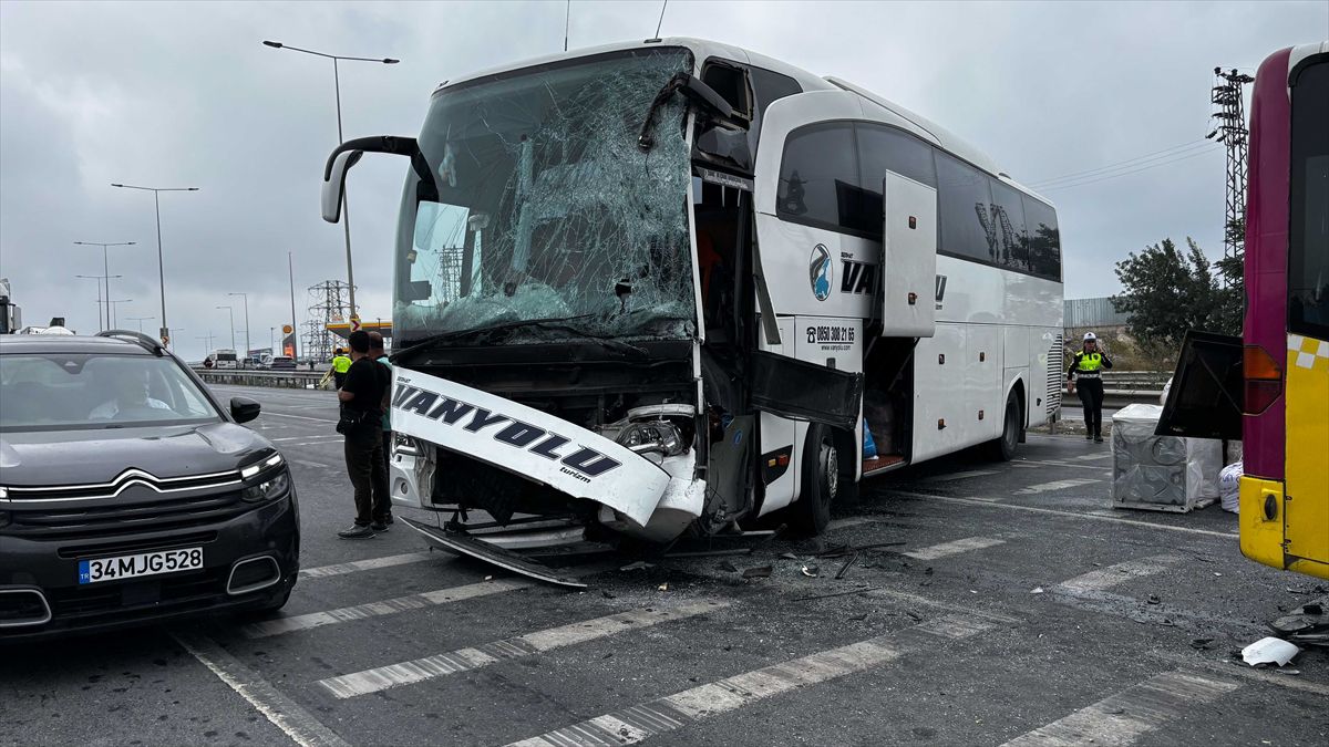 Başakşehir'de Otobüs Kazası: 4 Yaralı