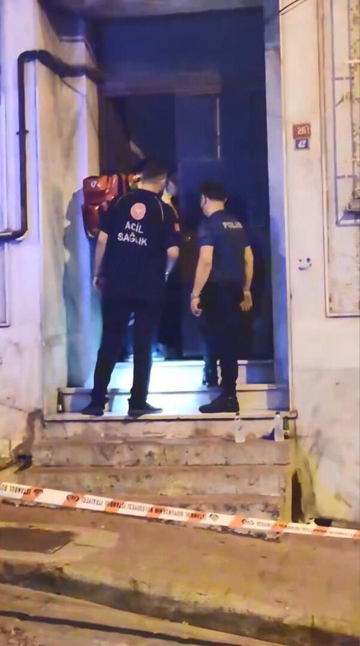 Beyoğlu'nda kötü koku ihbarı: Evinde ölü bulundu
