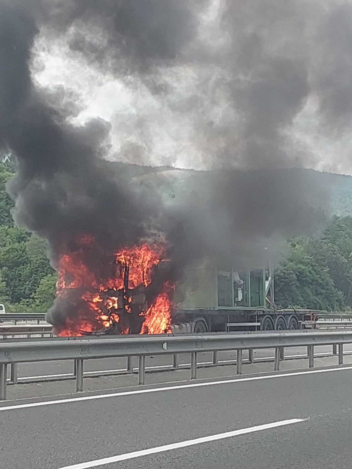 Bolu'da TIR Yangını: Araç Kullanılamaz Hale Geldi