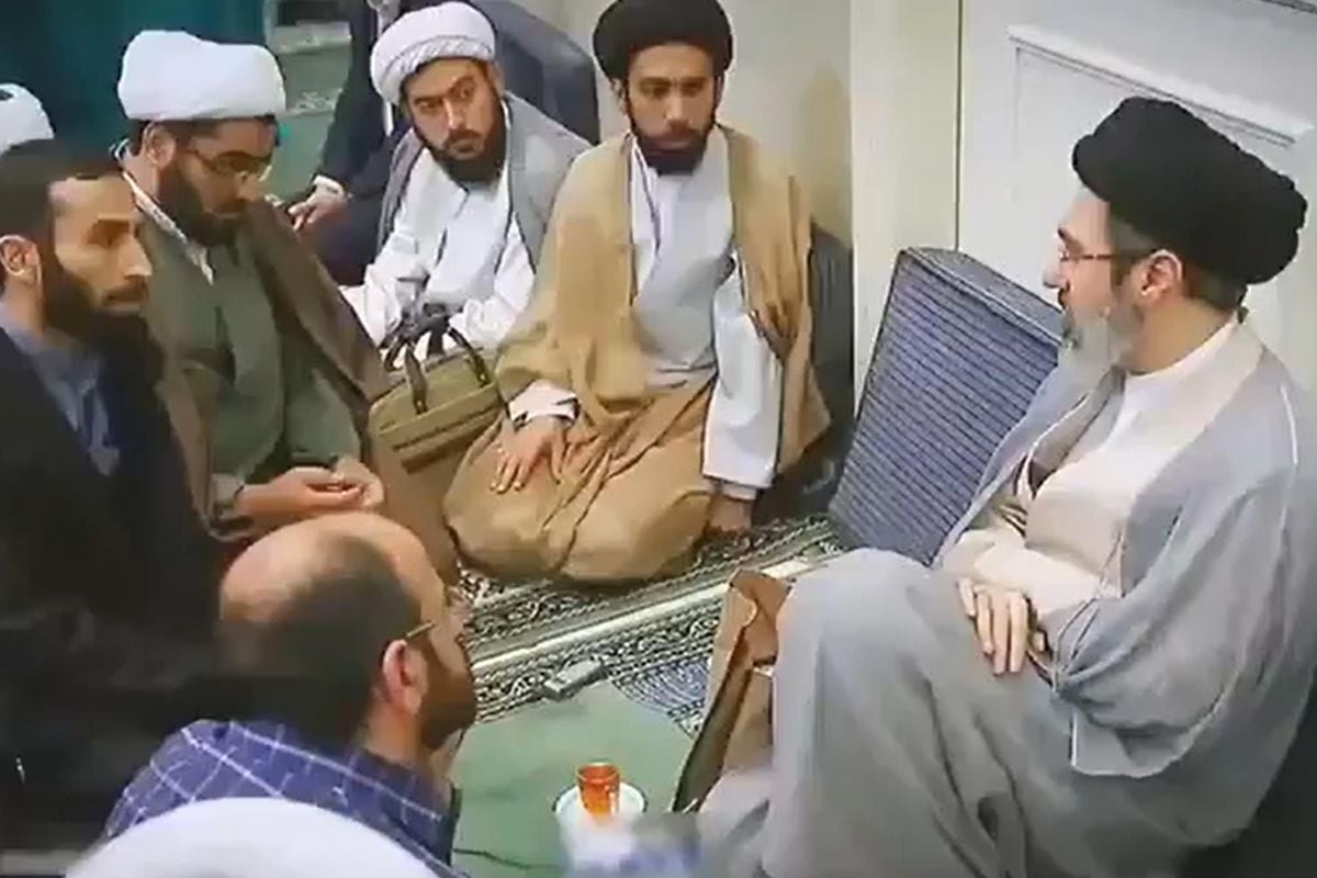 Bu bir ilk! İran’ın Hamaney hamlesi kafaları daha da karıştırdı