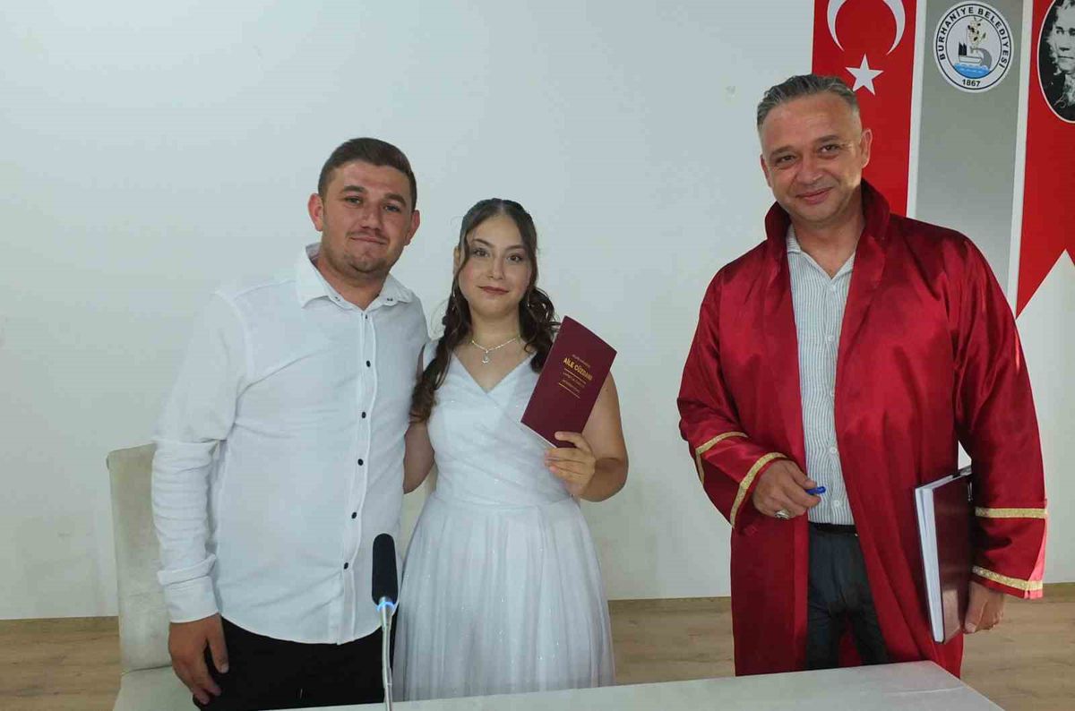 Burhaniye'de aylık nikah sayısı 100'ü buldu