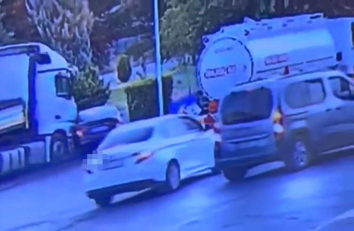 Elazığ'da sürüklenen otomobil kazası kamerada