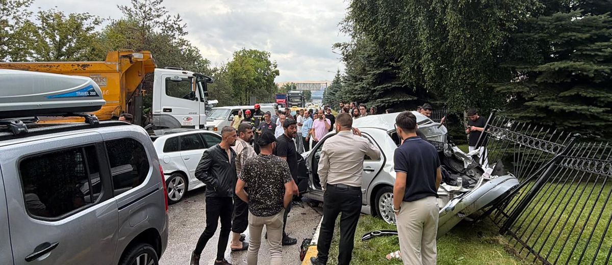 Erzurum'da Zincirleme Trafik Kazası: 5 Yaralı
