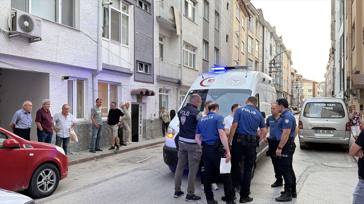 Parkta Alkol Sonrası Fenalaşan 72 Yaşındaki Adam Öldü
