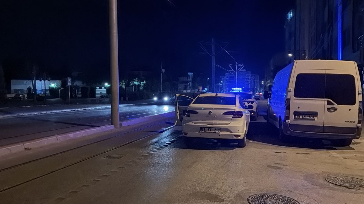 Tepebaşı'nda bıçaklı kavga: 2 yaralı