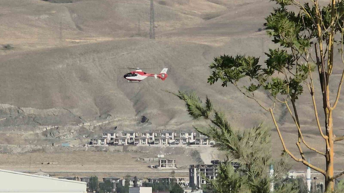 Hamile Kadın Helikopterle Van'a Sevk Edildi