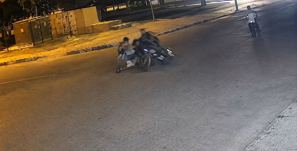 Birecik'te Motosiklet Kazası: 3 Yaralı, Kaza Anı Kamerada